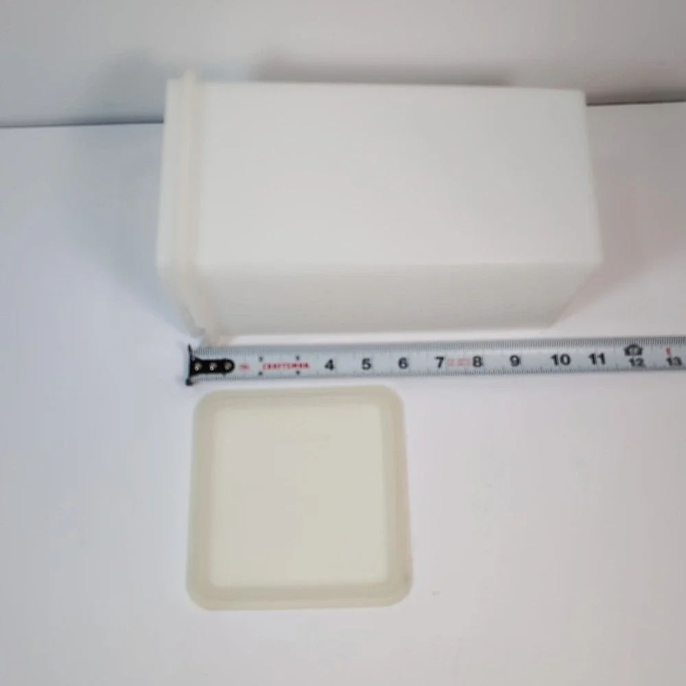 Vintage Tupperware #1314-1 Saltine Cracker Keeper‎ with #1315-2 Lid / Seal